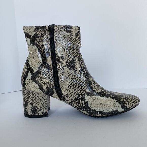 Womens 9 booties Memory Foam Fall ankle boots Stretch Boho Snake Time and Tru - Picture 13 of 15